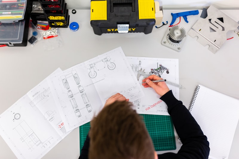 Expert réalisant un audit énergétique